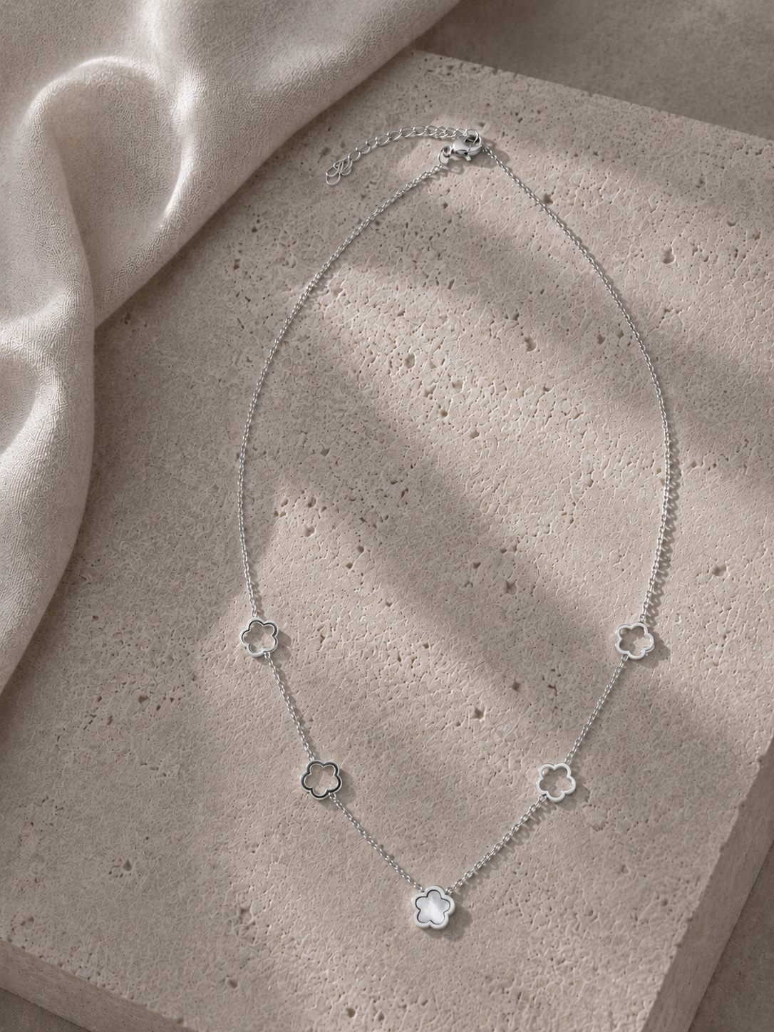 Collana Fiori in Madreperla