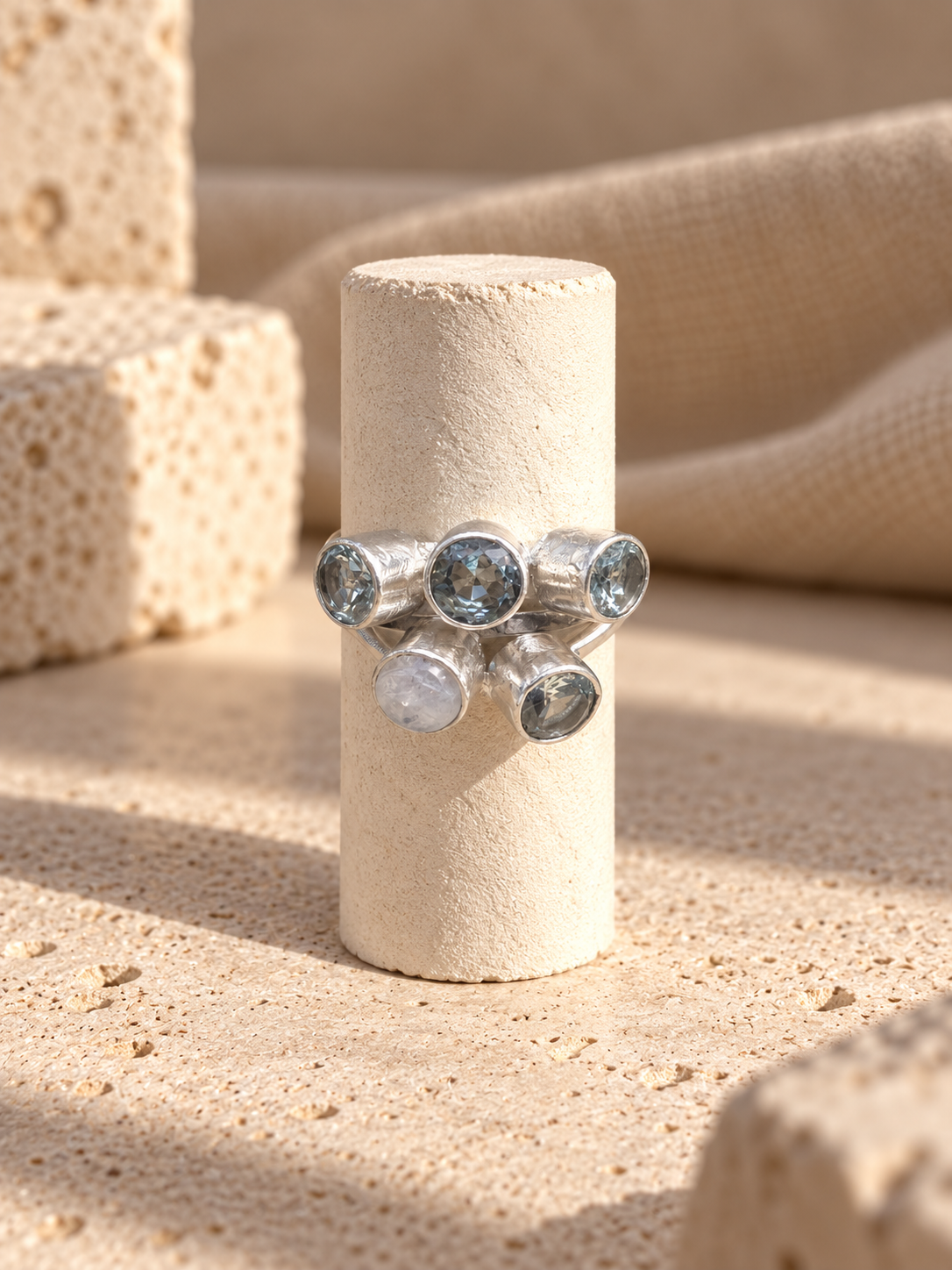 Anello Pietra di Luna & Topazio Blu