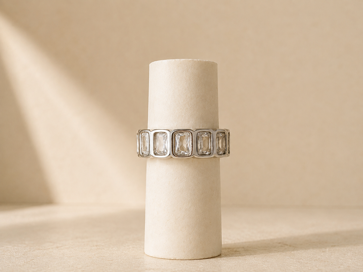 Anello Riviera con Zirconi