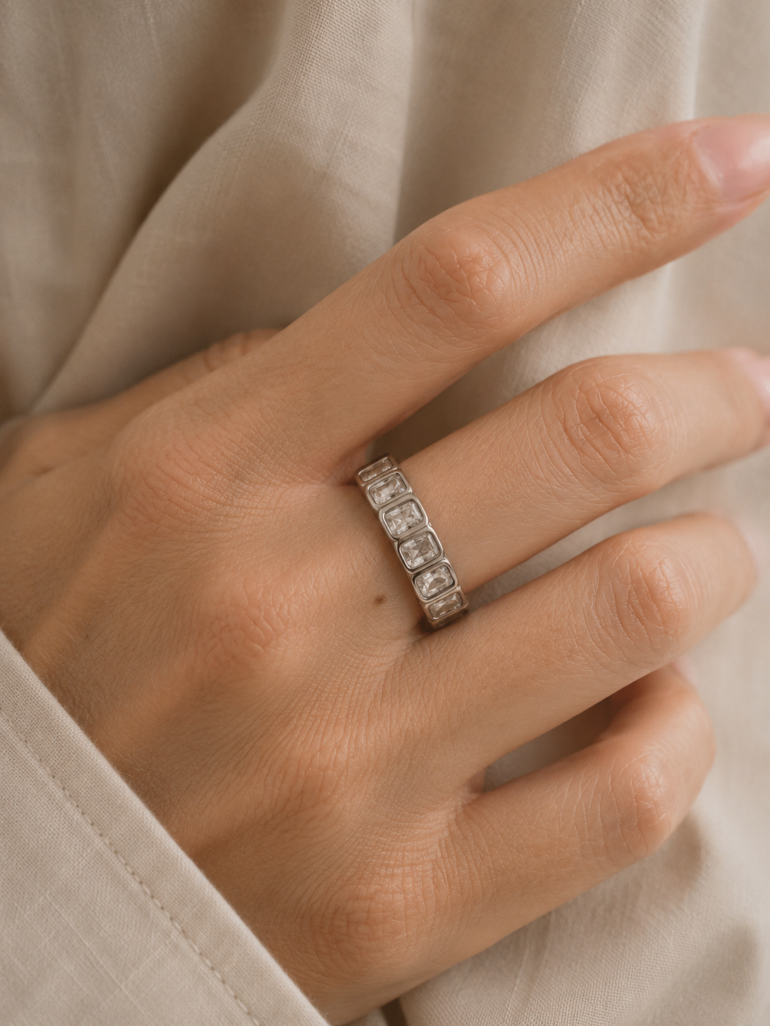 Anello Riviera con Zirconi