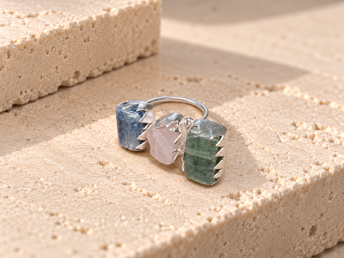 Anello Trio di Pietre